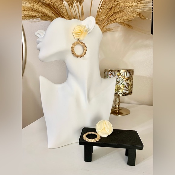 Dangle flower earrings - Picture 5 of 6